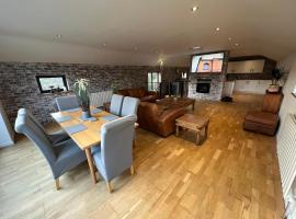 Modern upside down property with hot tub, hotel in Roughton