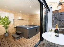 Scarborough Stays - Luxury Townhouse Ideal for large groups - HOT TUB