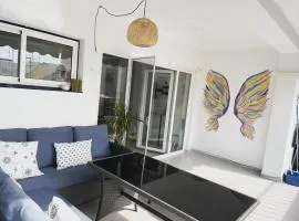 Sunny 3 bed beach flat - large terrace with sea view