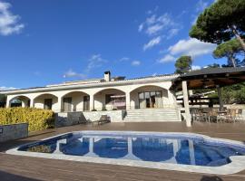 Vivalidays Villa Kiros、トルデラのホテル