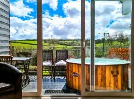 Ta Mill Cottages & Lodges - Meadowview Chalet 1