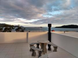 Apartamento Ilha do Coral, hotel near Naufragados Cannon, Palhoça