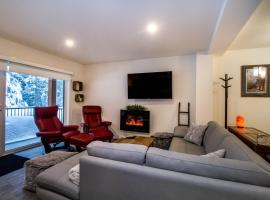 Magog Condo by Revelstoke Vacations, hotell i Revelstoke