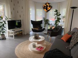 Pool & Lake Holiday Home, βίλα σε Markkleeberg