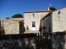 Saint-Laurent-de-la-Prée에 위치한 호텔 La Roche des Bois, maison classée *** (8 pers)