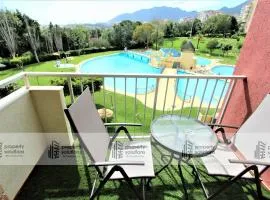 127 Júpiter estudio. Vista al jardín y la piscina.