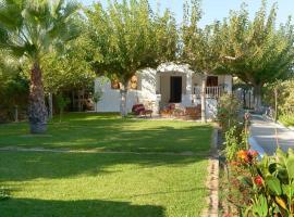 Flora's Garden House - close to Schinias beach, holiday rental in Schinias