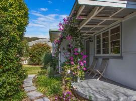 Lazy Days Seaside Cottage - Umina Beach, hotel u gradu 'Umina'