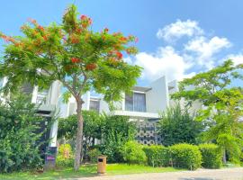 Oceanami Villas & Beach Club Long Hai at 1, 3, 4 Bedroom & 5, 6 Bedroom Beachfront private pool, hotell i Long Hai
