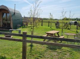 Skipbridge farm glamping, hotel with jacuzzis in York