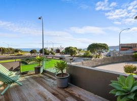 APARTMENT 4A - By the Beach, hótel í Paraparaumu Beach