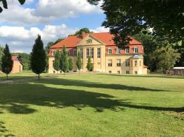 Schloss Grabow, Resting Place & a Luxury Piano Collection Resort, Prignitz Brandenburg, viešbutis su vietomis automobiliams mieste Grabow