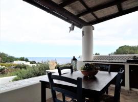 Casa La Papera - in centro a Malfa: Malfa'da bir otel