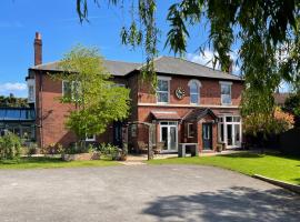 Borrowfield Lodge, hotel with parking in Derby