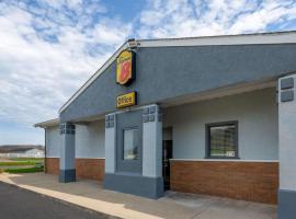 Super 8 by Wyndham Newcomerstown, hotel in zona Harry Clever Field Airport - PHD, Newcomerstown