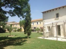 Les Templiers - Petit BIZERTY 36 pers (Mas privé) - 2 piscines - Salle 200 m², rodinný hotel v destinaci Saint-Gilles