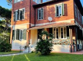 Villa Liberty al mare, hotel en Marina di Massa