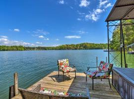 Spacious Gainesville Retreat On Lake Lanier!, hotell i Gainesville