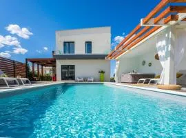 Villa Olea with heated pool and jacuzzi