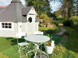 Cabane des lutins - Belle Fleur, hotel in Saint-Nabord