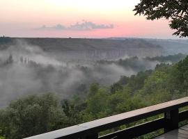 Cottages Family Estate, hotel cerca de Stantsiya Balin, Kamianets-Podilskyi