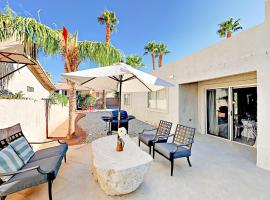 Oakmount Escape, holiday home in Desert Hot Springs