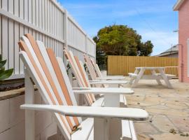 The Pink Lodge, Hotel in Lorne