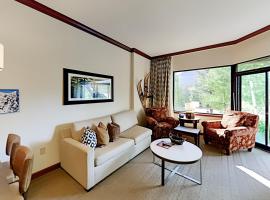 Resort at Squaw Creek's 126 & 128 – hotel z zapleczem golfowym w mieście Olympic Valley