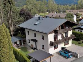 The Steinbock Lodge with garden and bbq, feriebolig i Zell am See