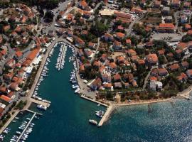 Apartment Franjo, hotel in Malinska