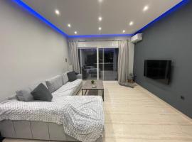Luxury 3 bedroom apartment in Kiato center, помешкання для відпустки у місті Кіатон