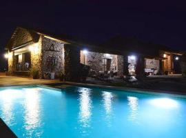 4 bedrooms villa with private pool enclosed garden and wifi at Fernan Caballero, hotel em Fernancaballero