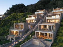 Gialova Hills Luxury Villas with Private Pool, casă de vacanță din Gialova