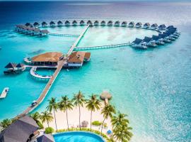 Centara Grand Island Resort & Spa, üdülőközpont Machchafushi városában 