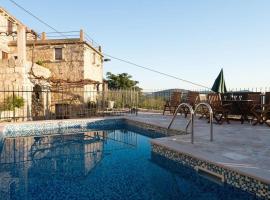 Private pool villa - Meditteranean peace, sumarhús í Slano