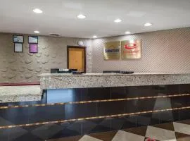 Econo Lodge Inn & Suites