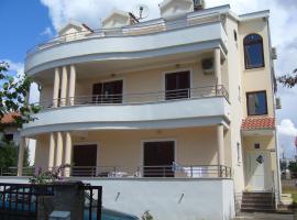 Apartments Dada, hotel in Turanj