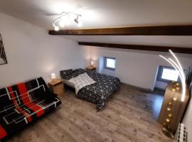 Viesnīca ar autostāvvietu Suite 3 pièces chambre+cuisine+SDB centre ville pilsētā Priva