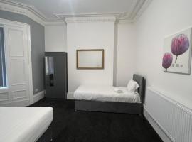 New modern Private House central location, semesterhus i Newcastle upon Tyne