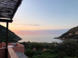 Appartamento a due passi dal mare, vakantiewoning in Nisporto