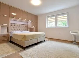 Garden of Dreams & Free Private Parking