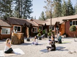 Grand Pine Cabins, hotel i Wrightwood