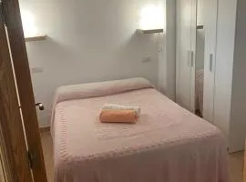 •{ HABITACIÓN EN COIN A 30KM DE LA PLAYA ]•