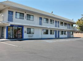 Motel 6-Atascadero, CA, hotel sa Atascadero