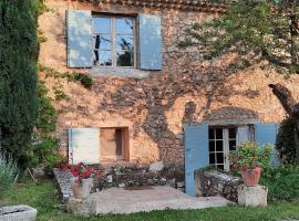 Gîte Les Fourches, hotel v destinácii Baudinard