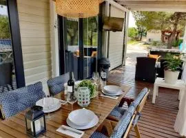 Mobilheim ANDREA wunderschöne Ferienwohnung direkt am Meer、イェゼラのグランピング施設