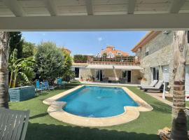 Habitación agregada, Suite frente a la piscina 2 P habitación no casa completa, hotel with pools in San Vicente del Raspeig