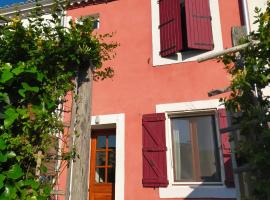 Maison de charme au bord de l'Aude, à 5min de la plage, feriebolig ved stranden i Fleury-d'Aude