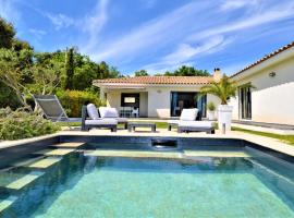 Beautiful Home In St Laurent Des Arbres With Outdoor Swimming Pool, hotel in Saint-Laurent-des-Arbres