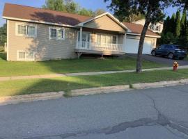 Classy and comfy 3-bedroom house., apartmen di Fredericton
